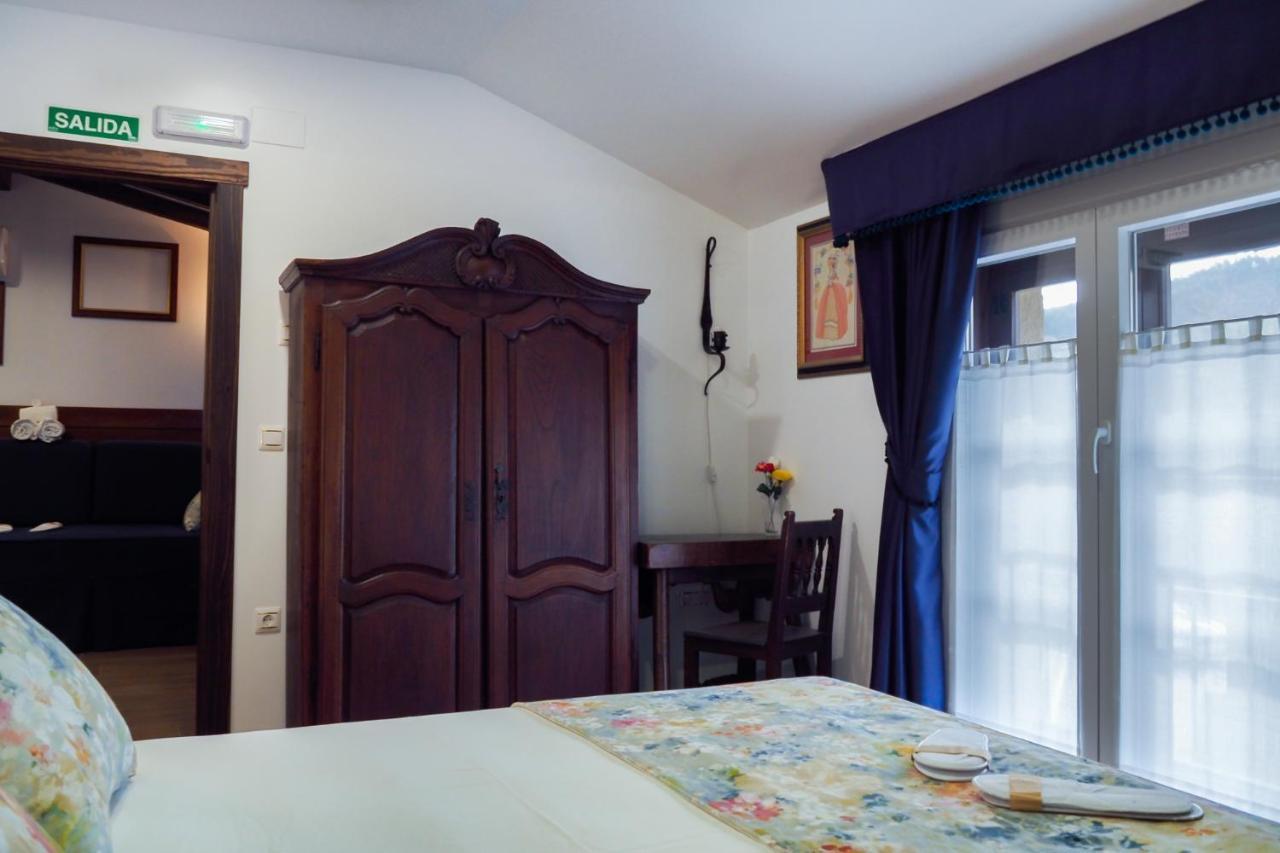 Posada Y Apartamentos Trebuesto De Guriezo Esterno foto
