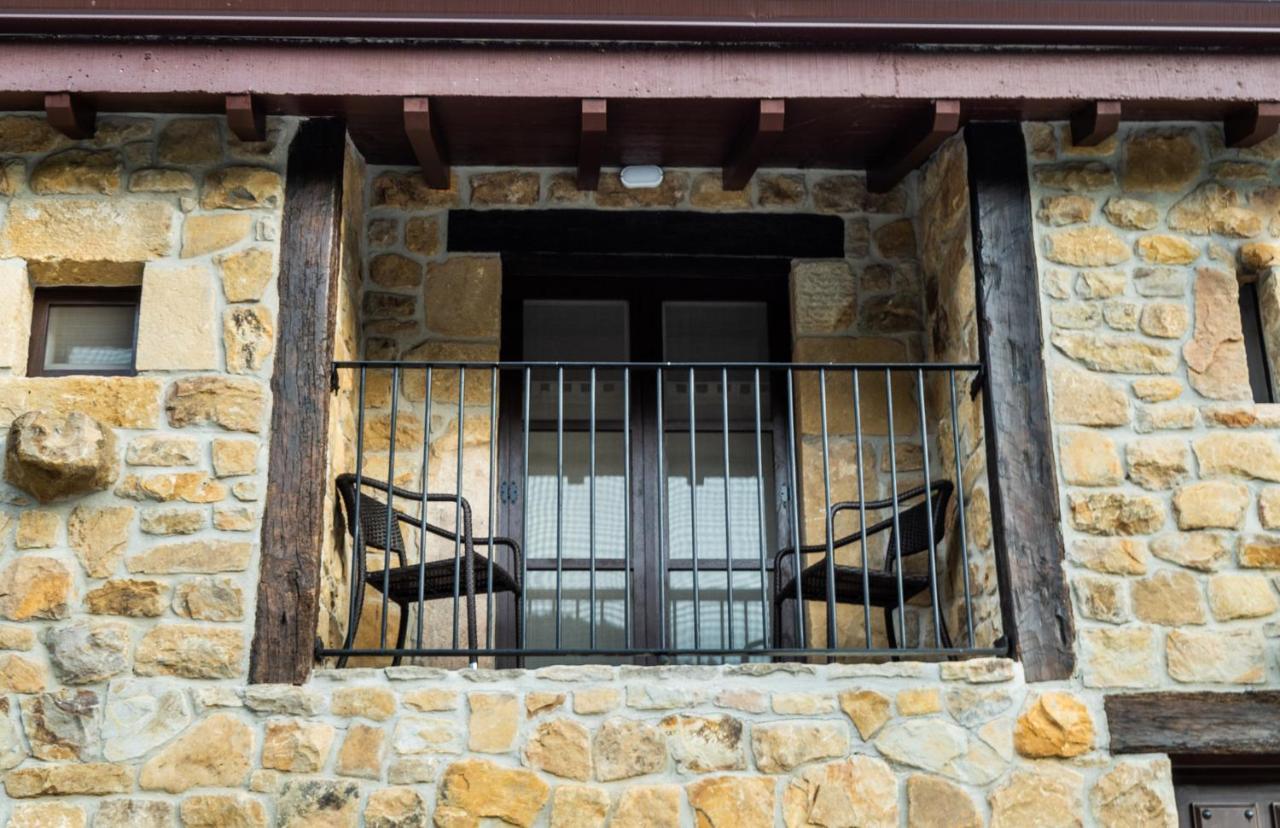 Posada Y Apartamentos Trebuesto De Guriezo Esterno foto