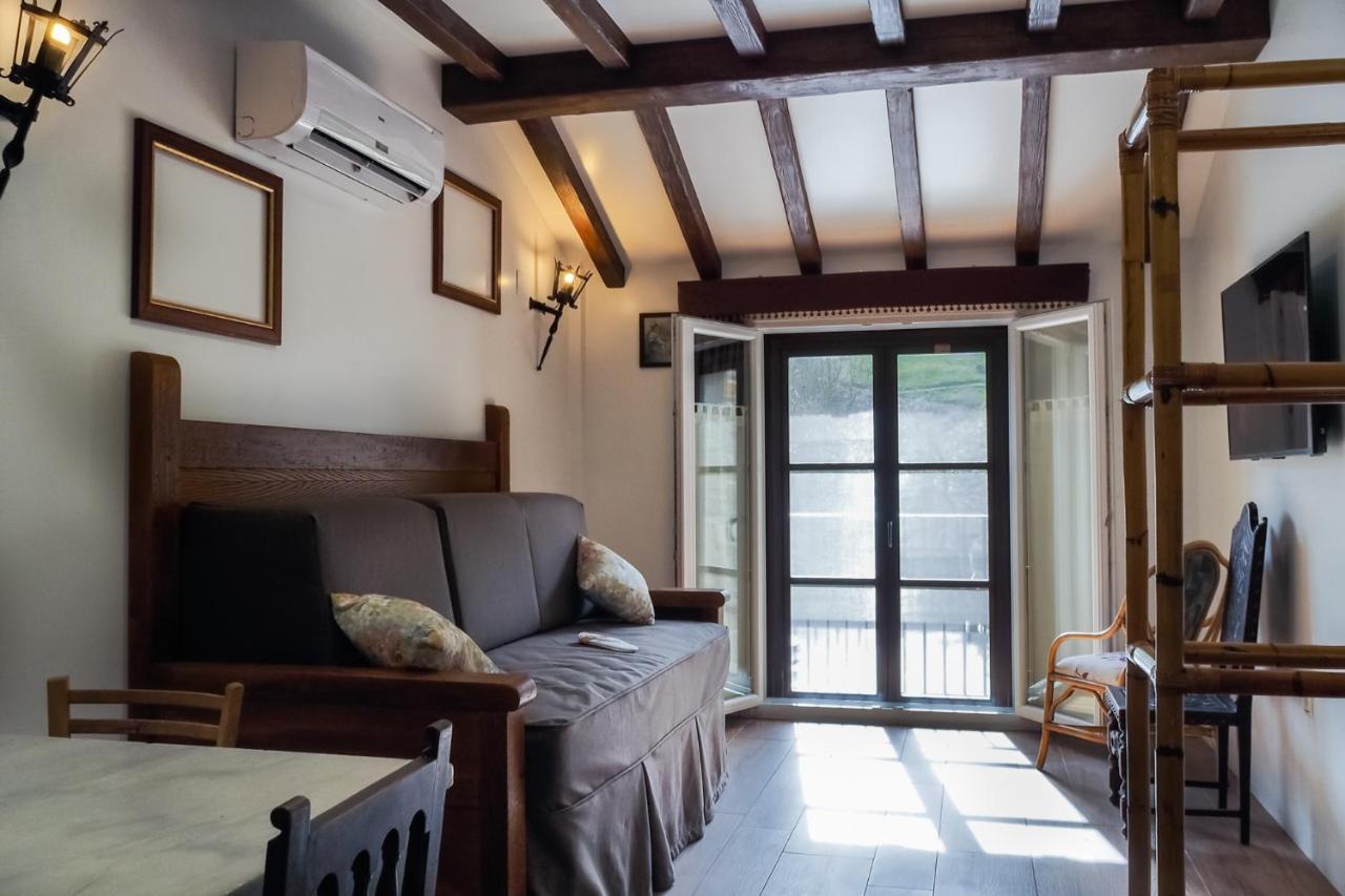 Posada Y Apartamentos Trebuesto De Guriezo Esterno foto
