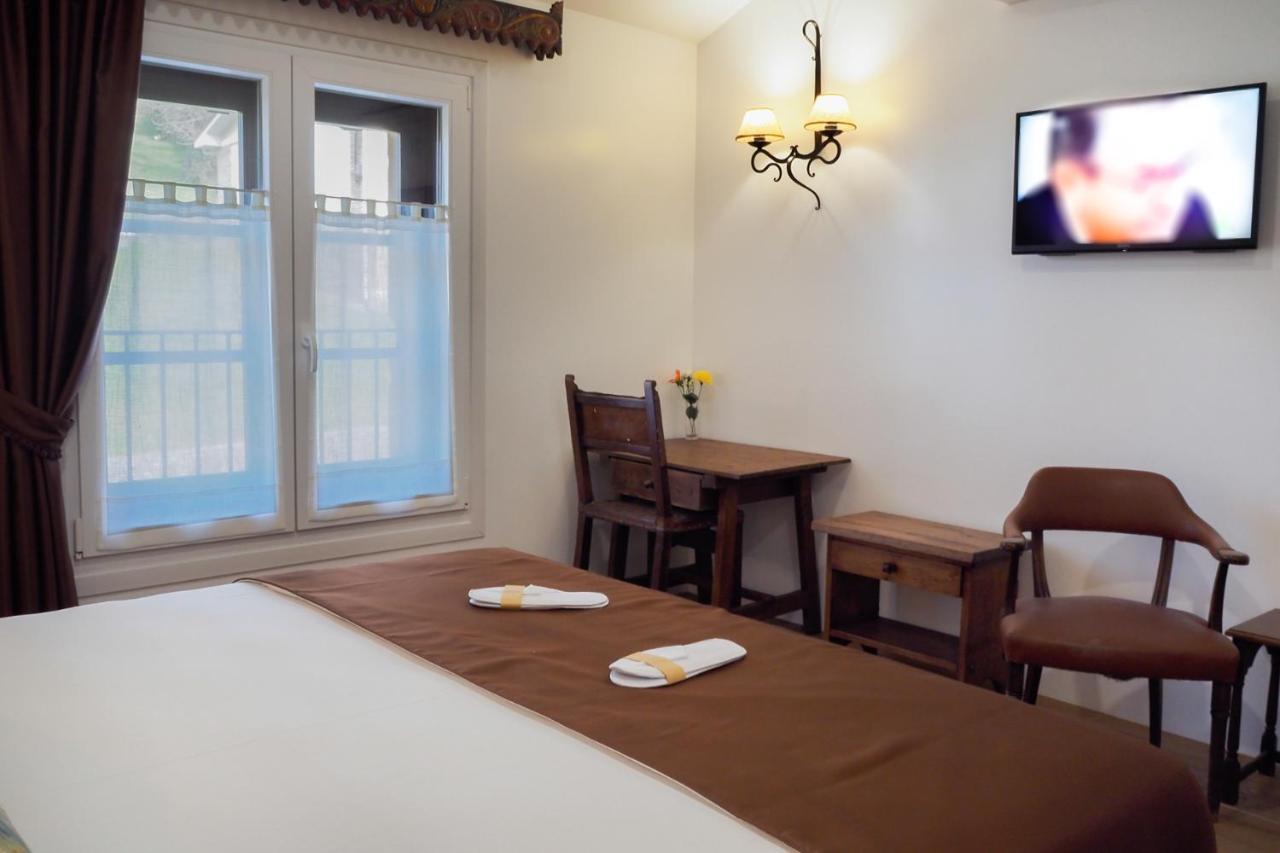 Posada Y Apartamentos Trebuesto De Guriezo Esterno foto